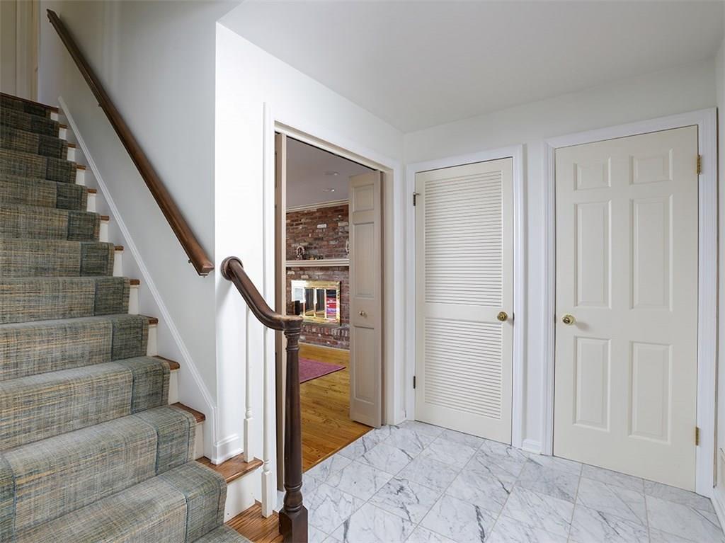534 Harrogate Road Upper St. Clair, PA 15241 - Photo 4 of 25 Gallery Image 4