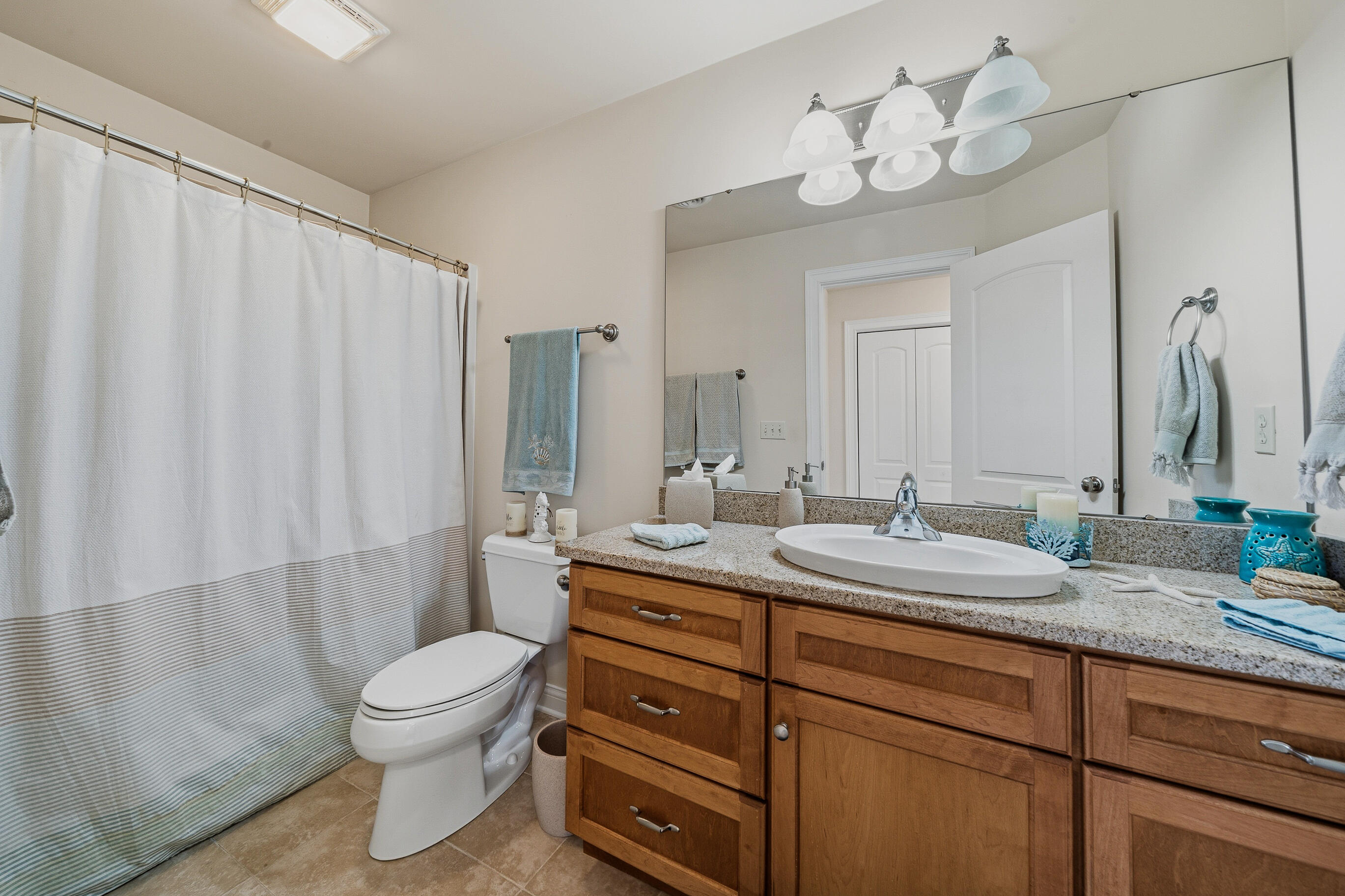 841 Eagleton Drive, Unit 4683 Geneva, WI 53147 - Photo 15 of 29 Upstairs Bath
