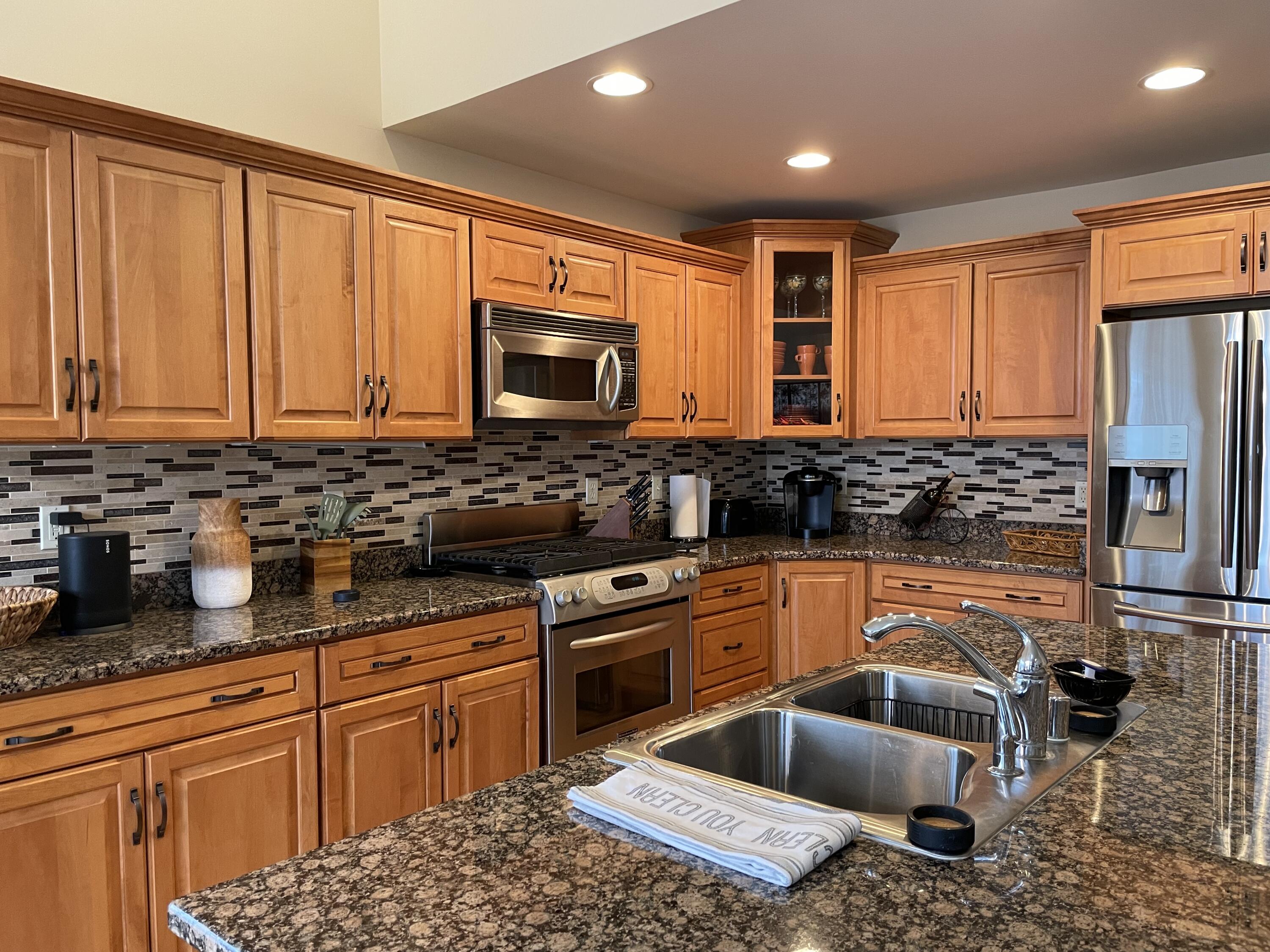 841 Eagleton Drive, Unit 4683 Geneva, WI 53147 - Photo 5 of 29 Kitchen