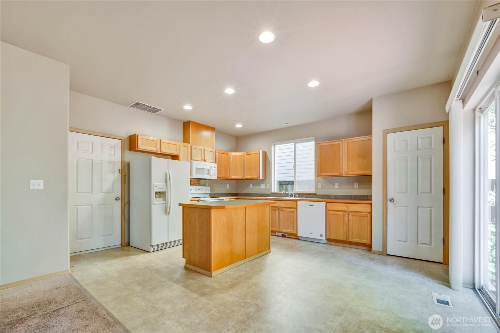 2426 Stafford Way Bothell, WA 98012 - Photo 13 of 40