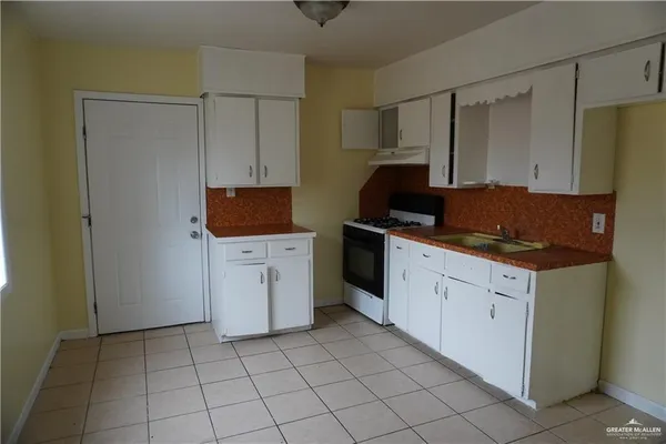 $850 | 406 South 10th Street, Donna, TX 78537