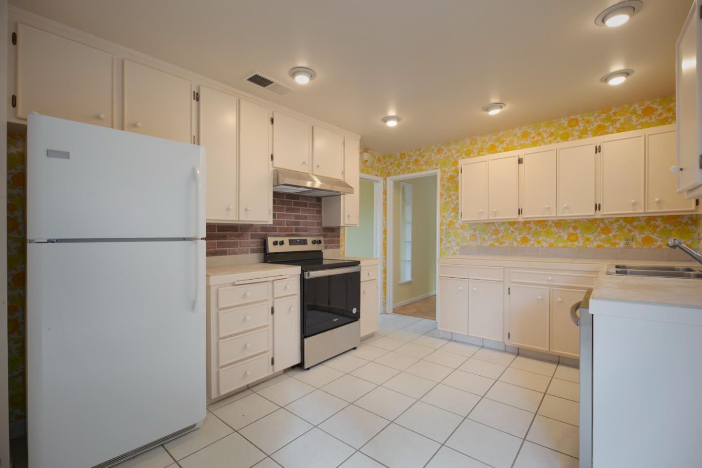 1043 Paloma Road Del Rey Oaks, CA 93940 - Photo 11 of 33 Gallery Image 11