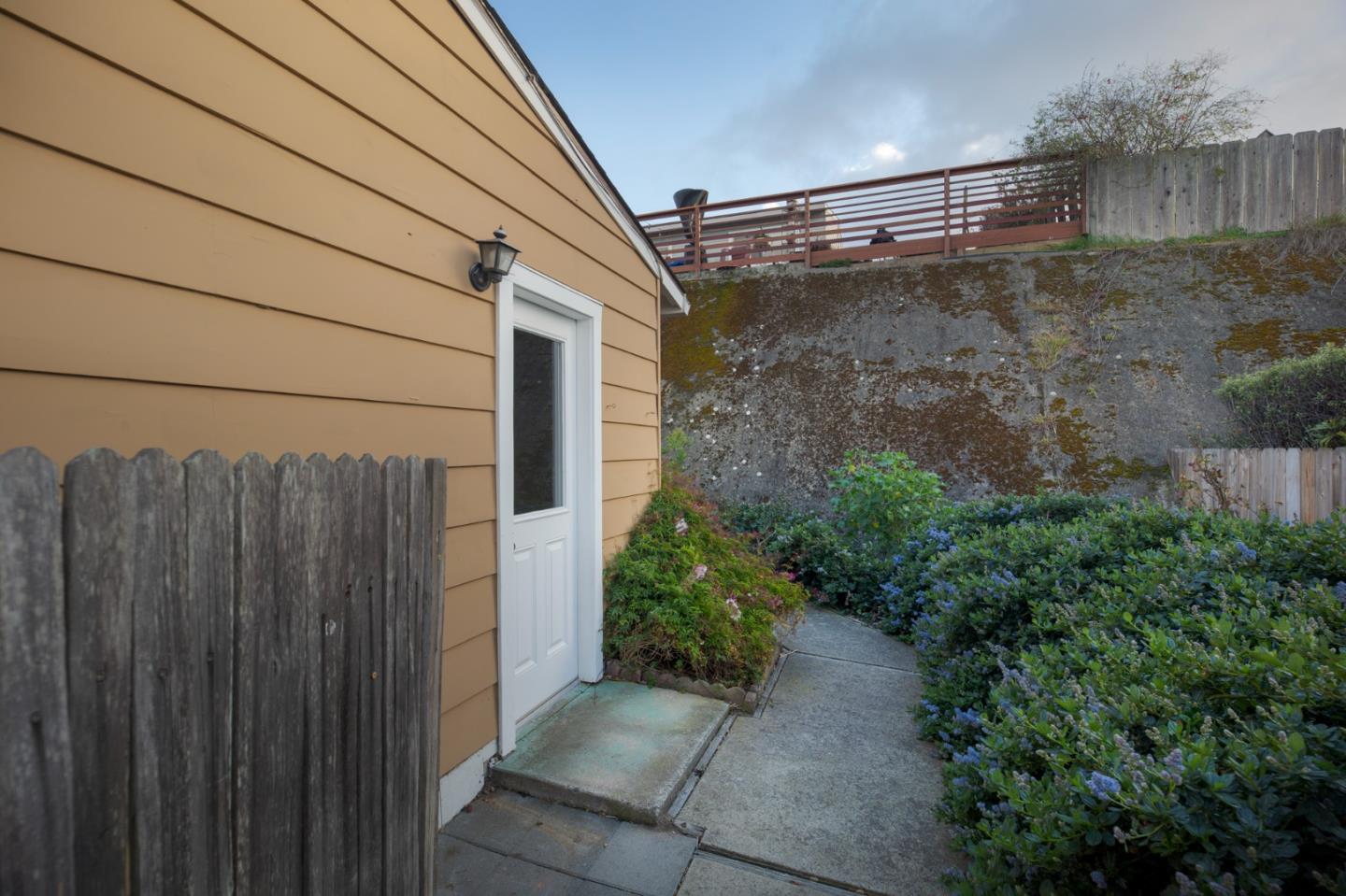 1043 Paloma Road Del Rey Oaks, CA 93940 - Photo 25 of 33 Gallery Image 25