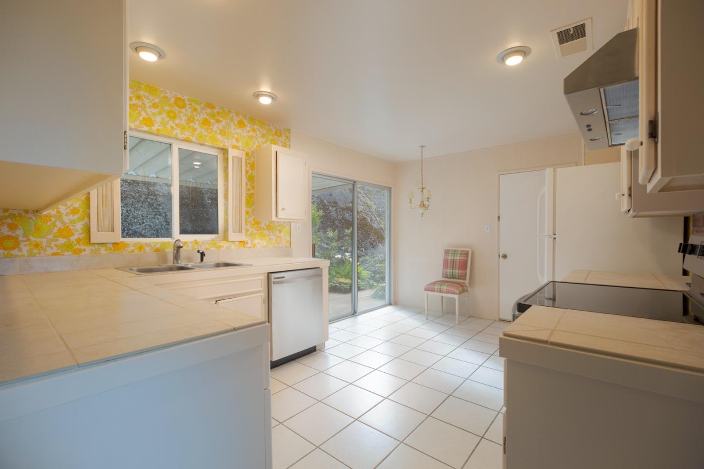 1043 Paloma Road Del Rey Oaks, CA 93940 - Photo 10 of 33 Gallery Image 10