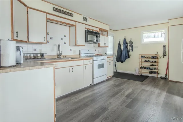 $349,900 | 2522 Pond's Shore Drive, Cape Vincent, NY 13618