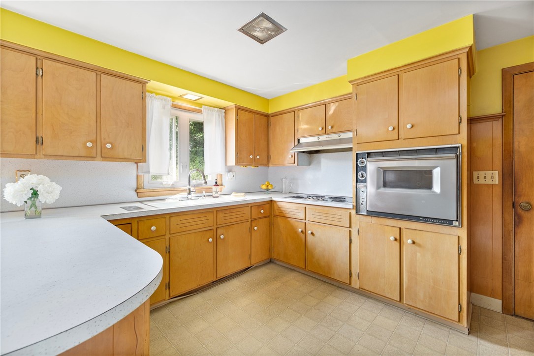 6 Enfield Street Johnston, RI 02919 - Photo 32 of 38