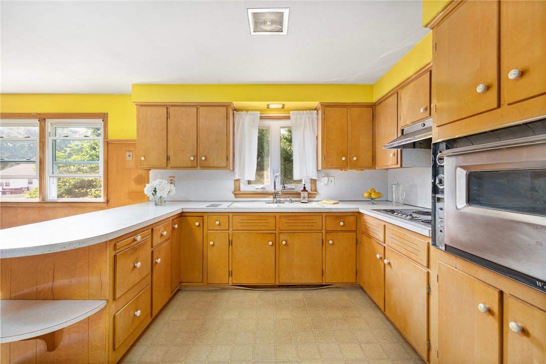 6 Enfield Street Johnston, RI 02919 - Photo 33 of 38