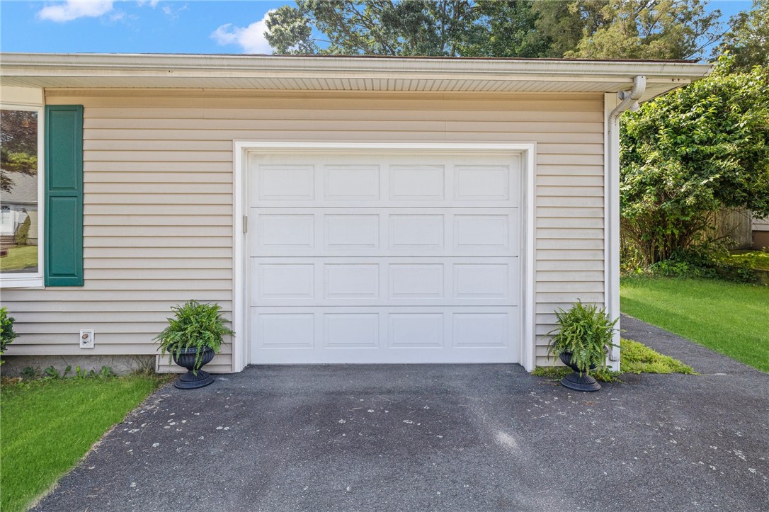 6 Enfield Street Johnston, RI 02919 - Photo 4 of 38