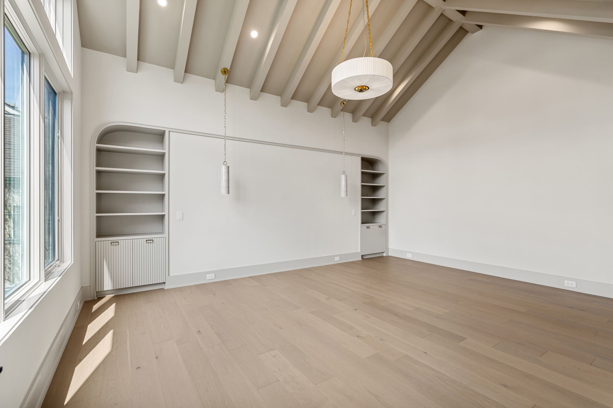 1616 Hazard Street Houston, TX 77019 - Photo 30 of 50 The primary suite is separated from the guest bedrooms for added privacy. Stunning beamed cathedral ceiling.