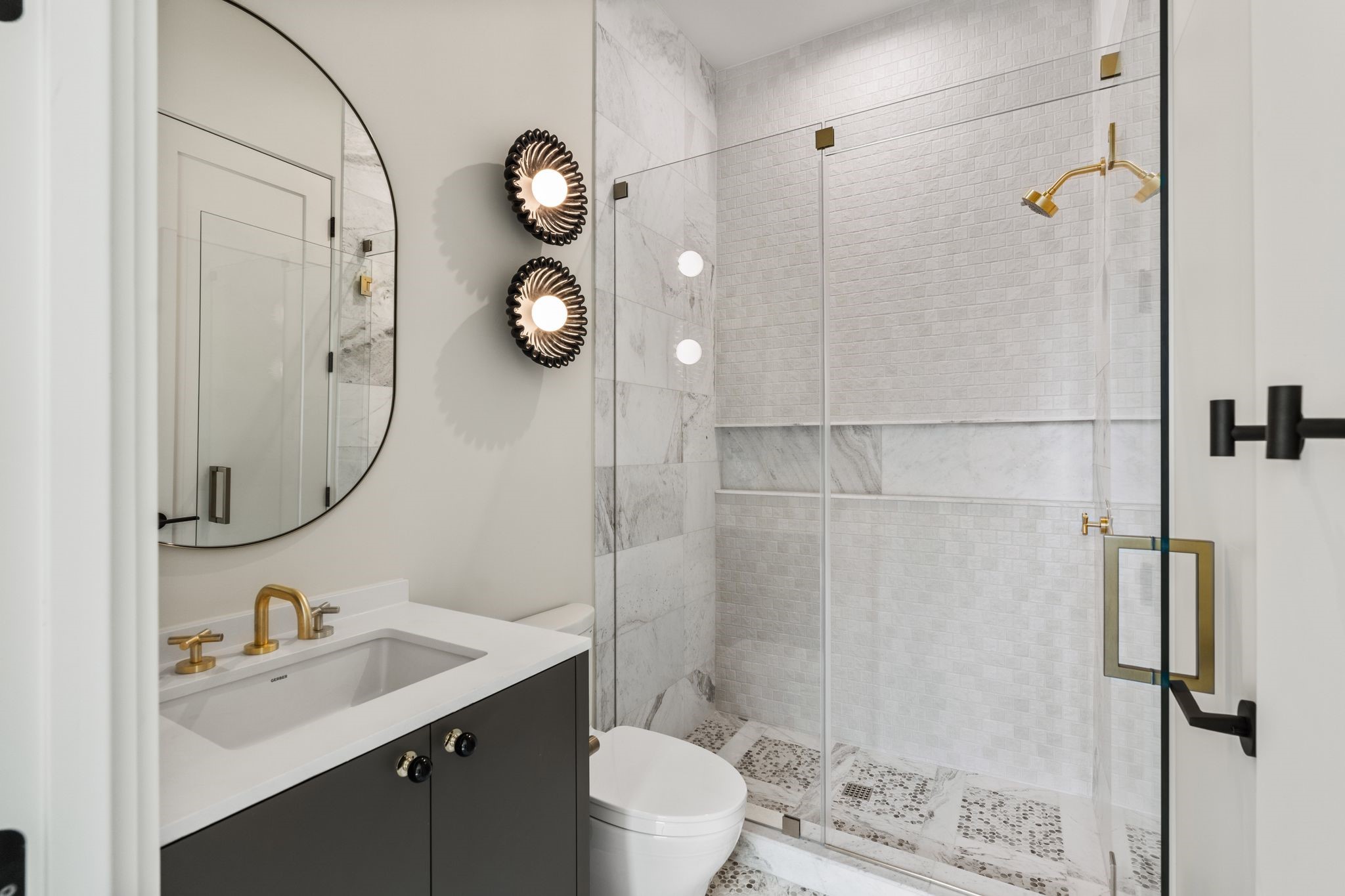 1616 Hazard Street Houston, TX 77019 - Photo 42 of 50 Ensuite bathroom.