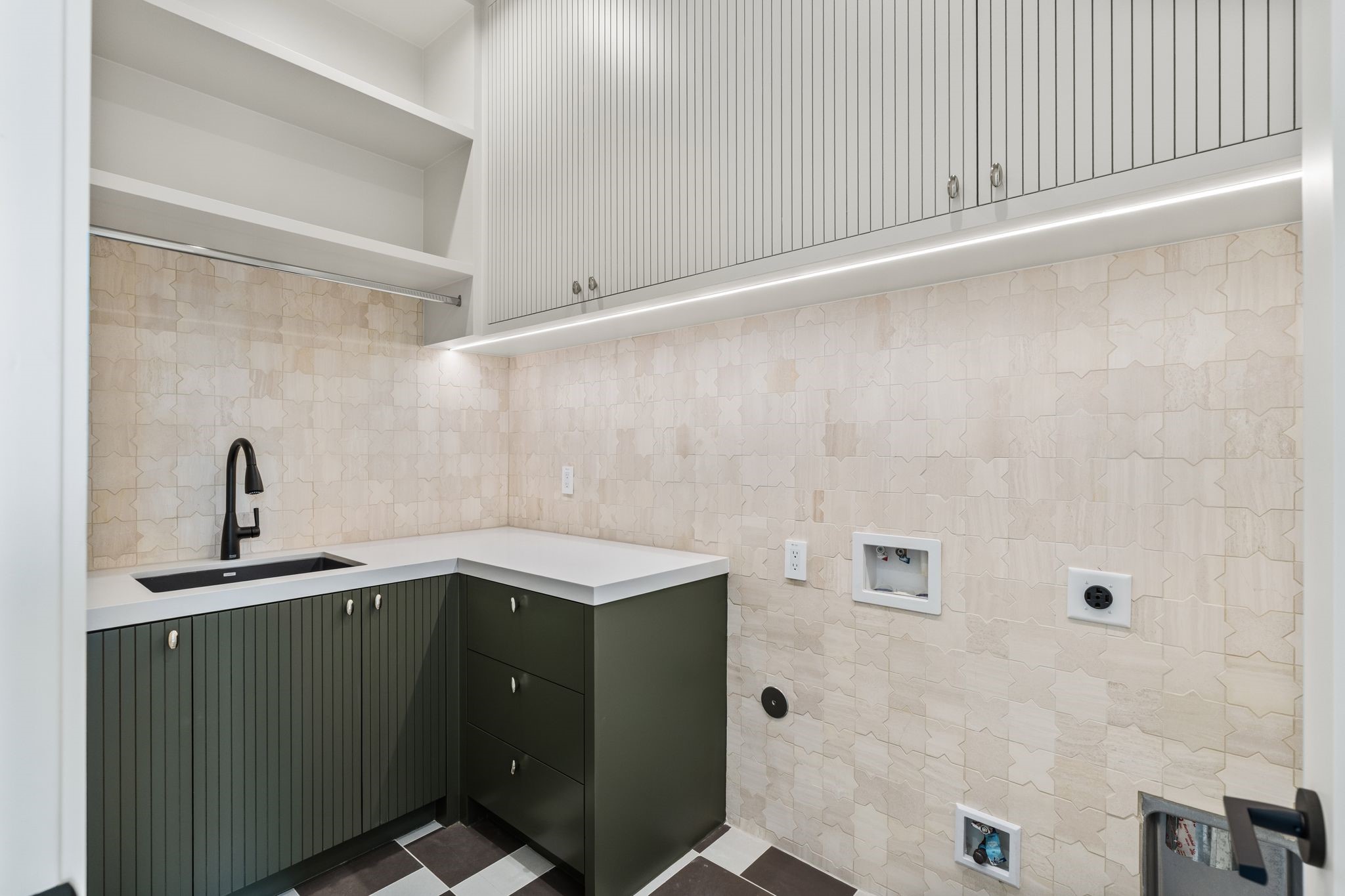 1616 Hazard Street Houston, TX 77019 - Photo 44 of 50 Even the utility room deserves designer touches!