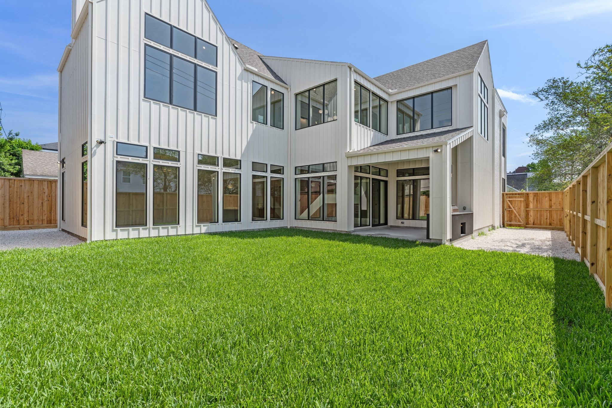 1616 Hazard Street Houston, TX 77019 - Photo 46 of 50 front view of a house with a yard