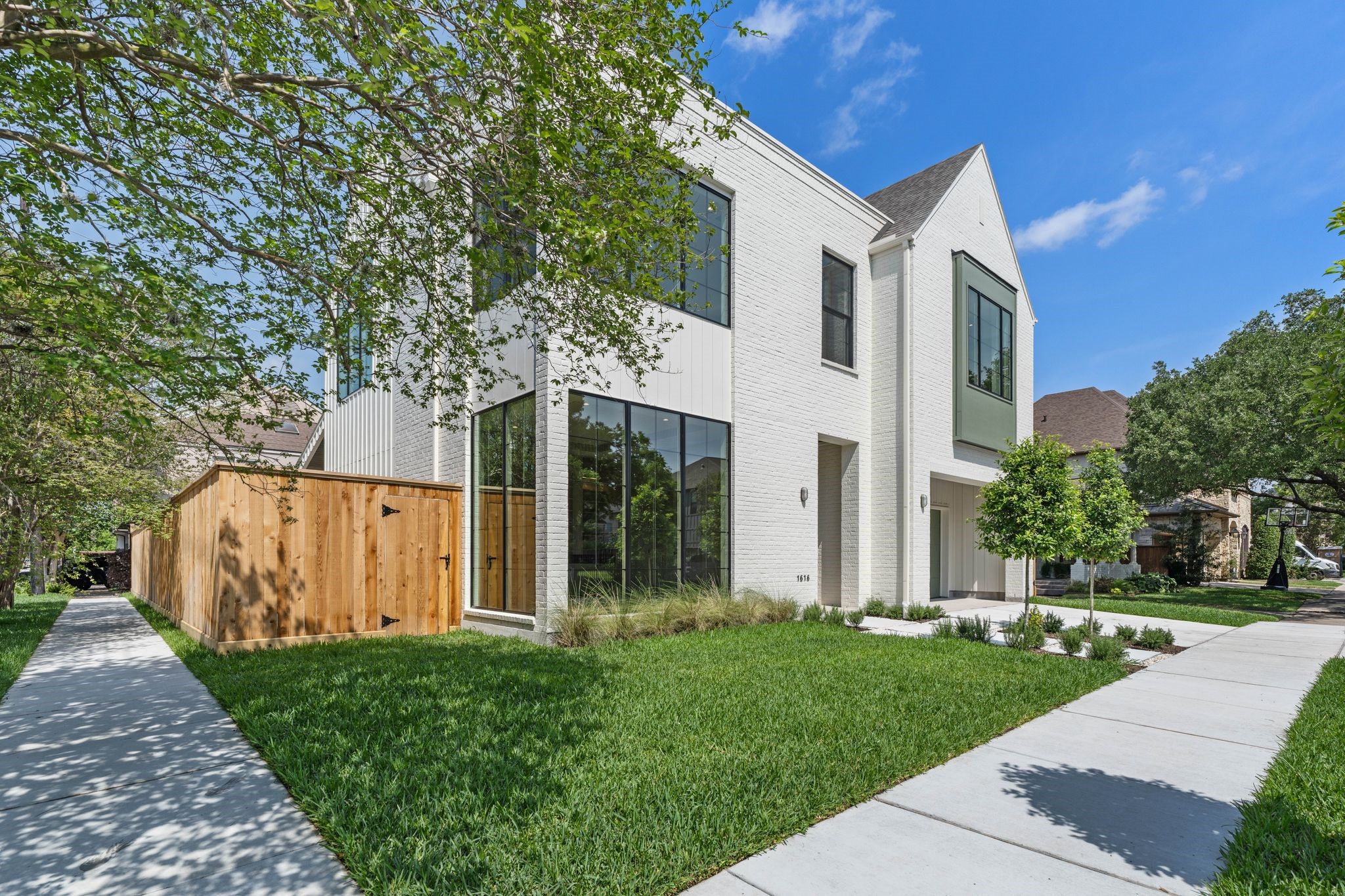 1616 Hazard Street Houston, TX 77019 - Photo 48 of 50 This lovely corner lot allows for a larger lot and generous natural light.