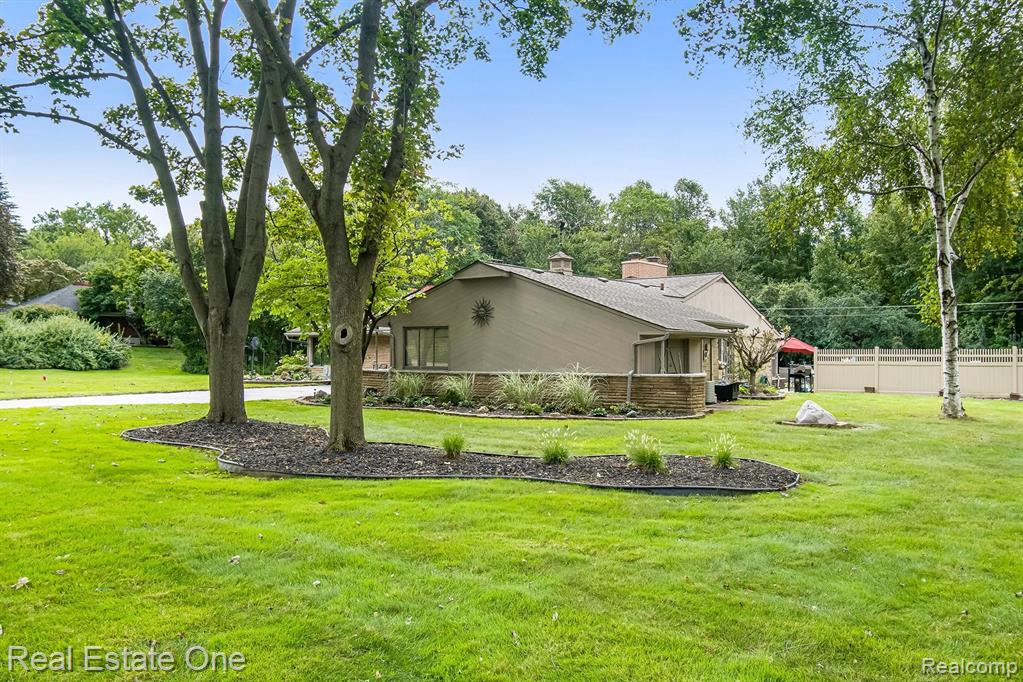 33821 Argonne Road Farmington Hills, MI 48335 - Photo 3 of 39