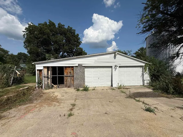 $60,000 | 415 South Mill Street, Owensville, IN 47665