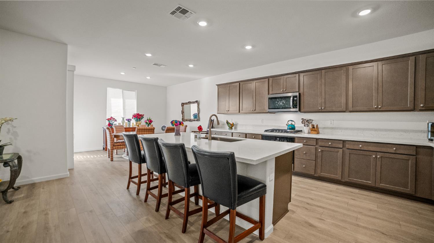 2524 Grove Street Lodi, CA 95242 - Photo 4 of 26