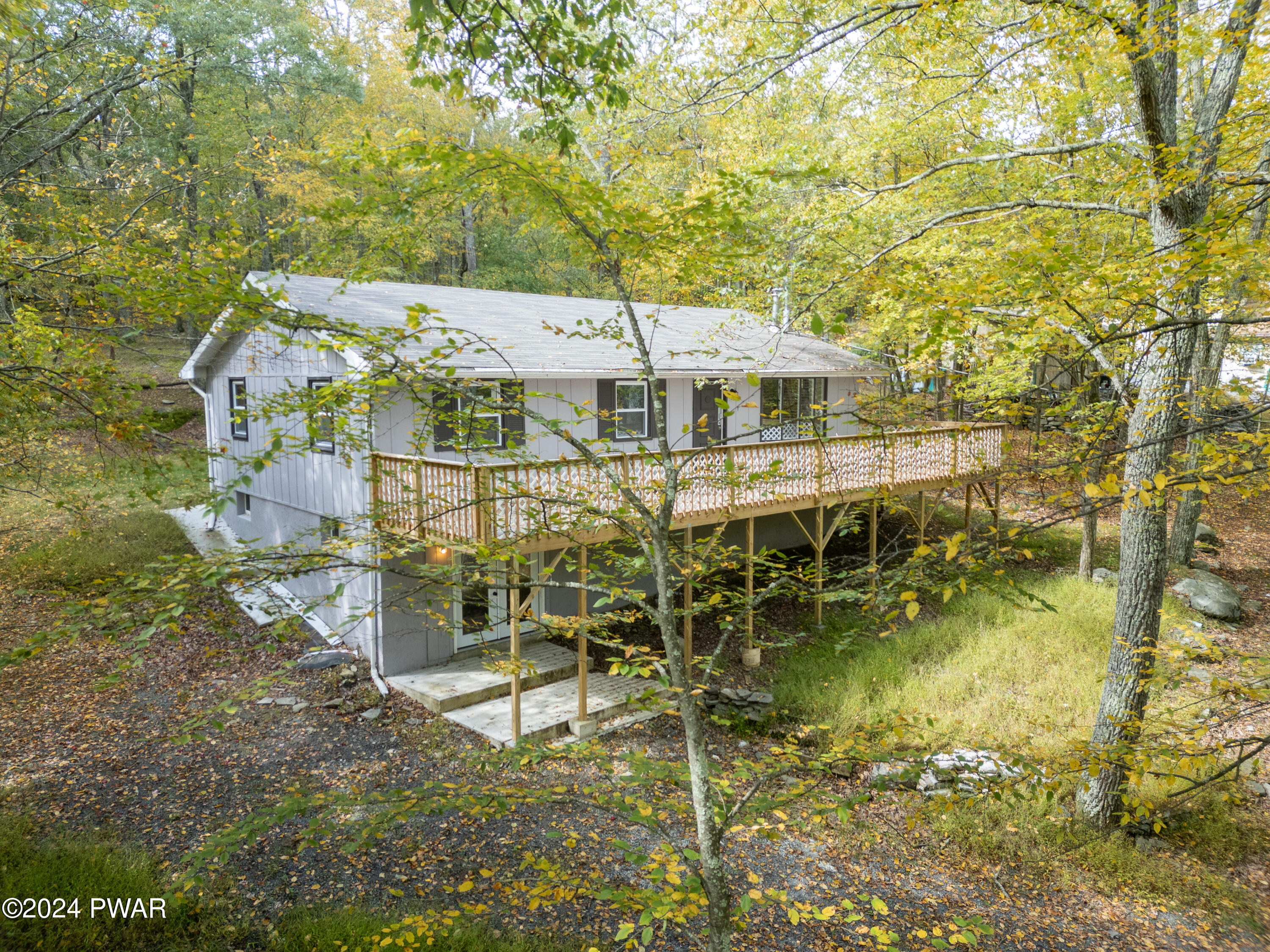 1150 Cardinal Court Bushkill, PA 18324 - Photo 23 of 26 25. Exterior (small)