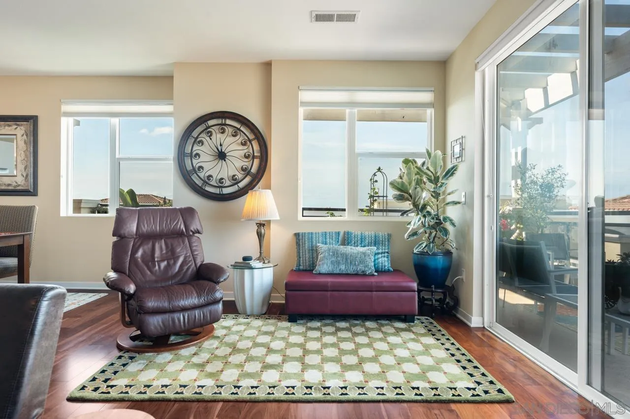 3650 Fifth Avenue, Unit 614 San Diego, CA 92103 - Photo 27 of 62 a living room with furniture and a rug