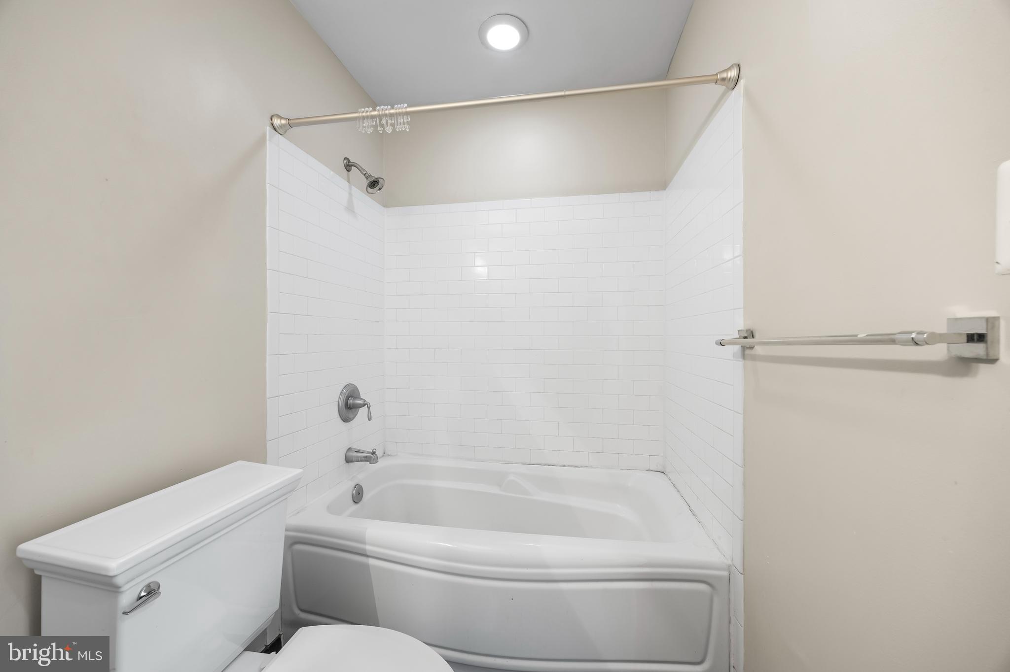 1011 Hunter Street, Unit F4 Baltimore, MD 21202 - Photo 12 of 19 a bathroom with a bathtub and a toilet