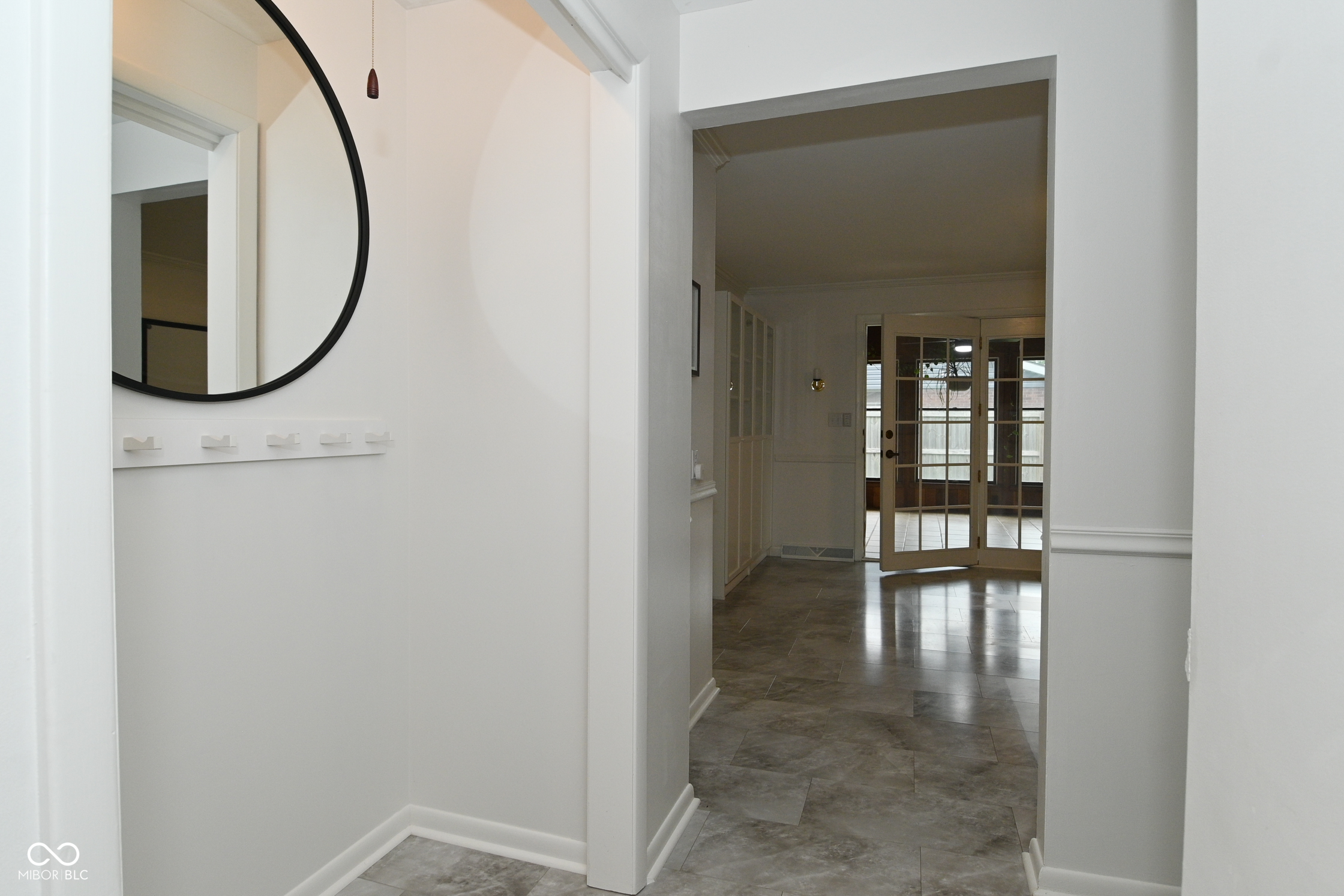 3435 Heritage Road Columbus, IN 47203 - Photo 3 of 31