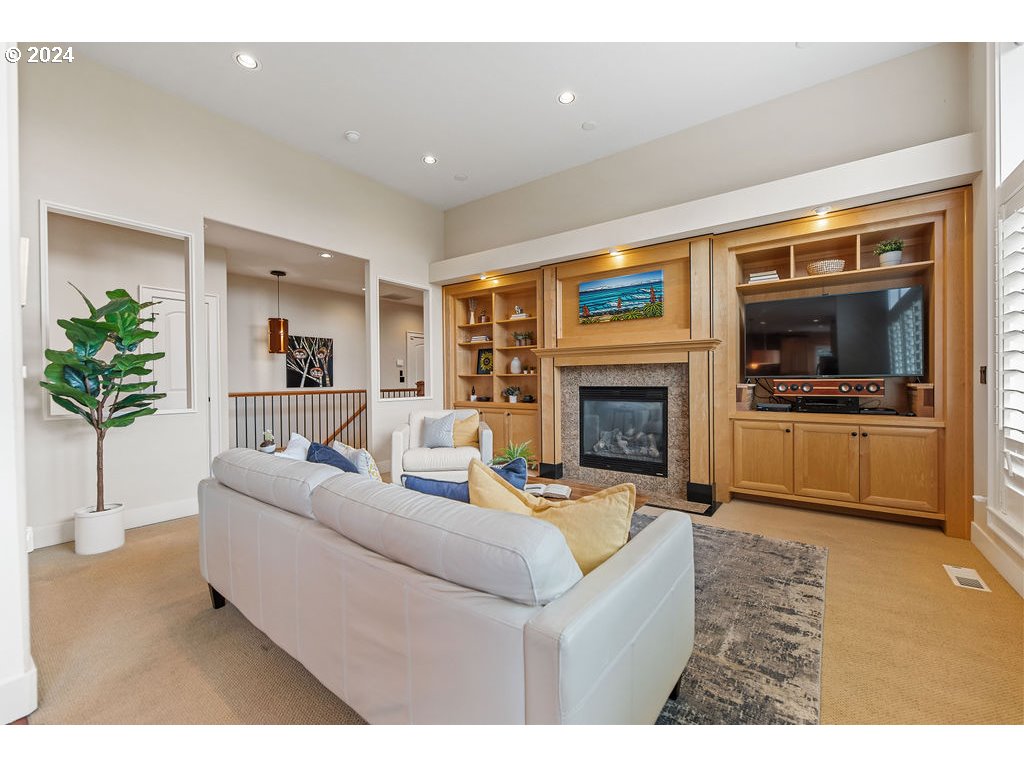 3095 Northwest Gravenstein Street Camas, WA 98607 - Photo 12 of 32 Family Room