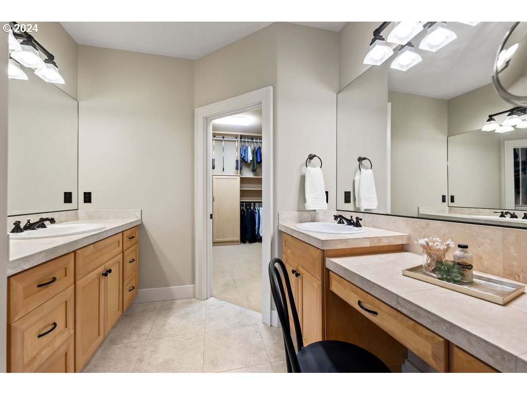 3095 Northwest Gravenstein Street Camas, WA 98607 - Photo 14 of 32 Owner's Suite Bathroom