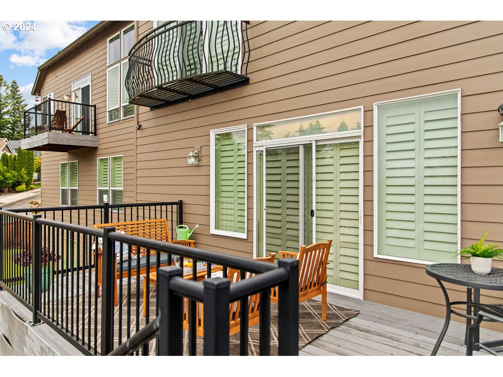 3095 Northwest Gravenstein Street Camas, WA 98607 - Photo 23 of 32 Deck