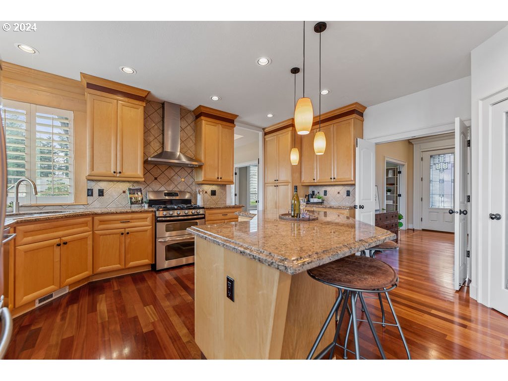 3095 Northwest Gravenstein Street Camas, WA 98607 - Photo 8 of 32 Kitchen