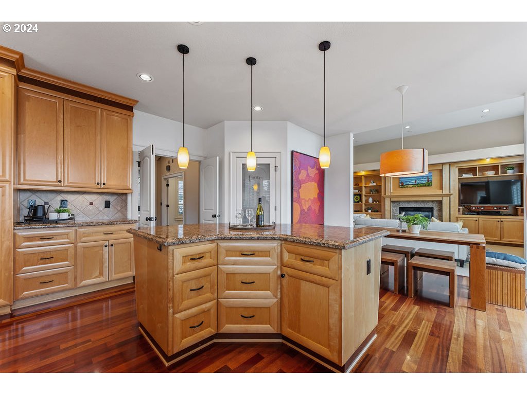 3095 Northwest Gravenstein Street Camas, WA 98607 - Photo 9 of 32 Kitchen
