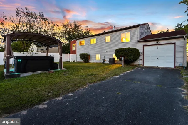 a view of a yard in front of a house