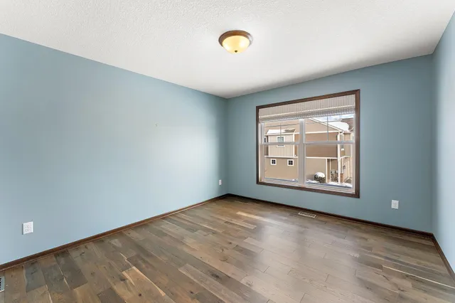 $2,050 | 344 Stonewood Place, Burnsville, MN 55306