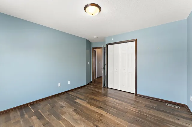 $2,050 | 344 Stonewood Place, Burnsville, MN 55306