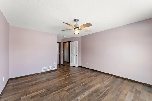 $2,050 | 344 Stonewood Place, Burnsville, MN 55306