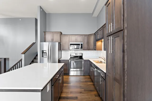 $2,050 | 344 Stonewood Place, Burnsville, MN 55306