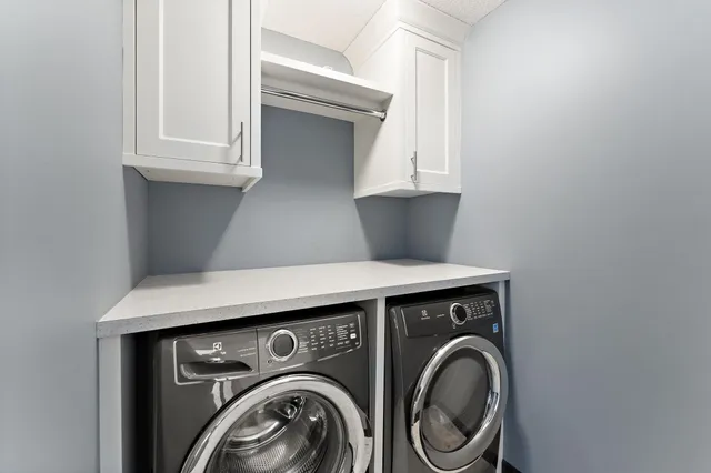 $2,050 | 344 Stonewood Place, Burnsville, MN 55306