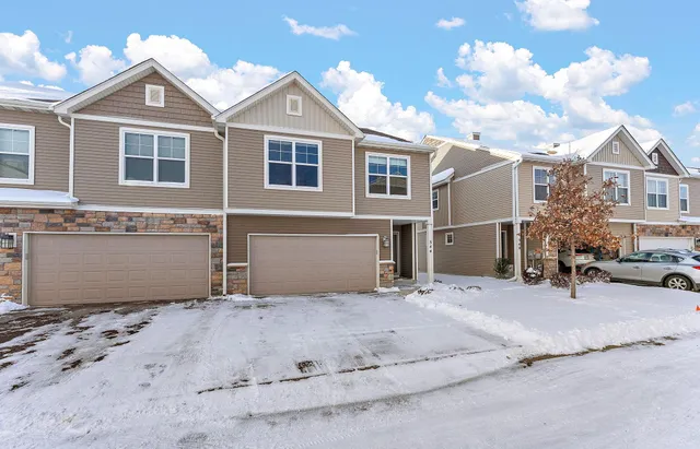 $2,050 | 344 Stonewood Place, Burnsville, MN 55306