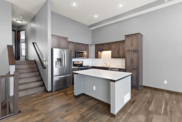 $2,050 | 344 Stonewood Place, Burnsville, MN 55306