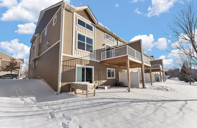 $2,050 | 344 Stonewood Place, Burnsville, MN 55306