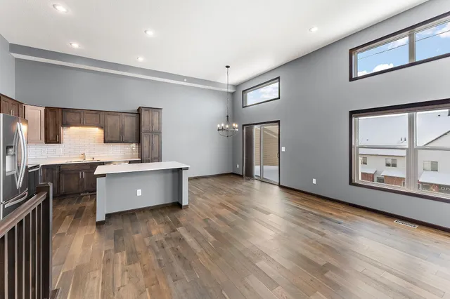 $2,050 | 344 Stonewood Place, Burnsville, MN 55306