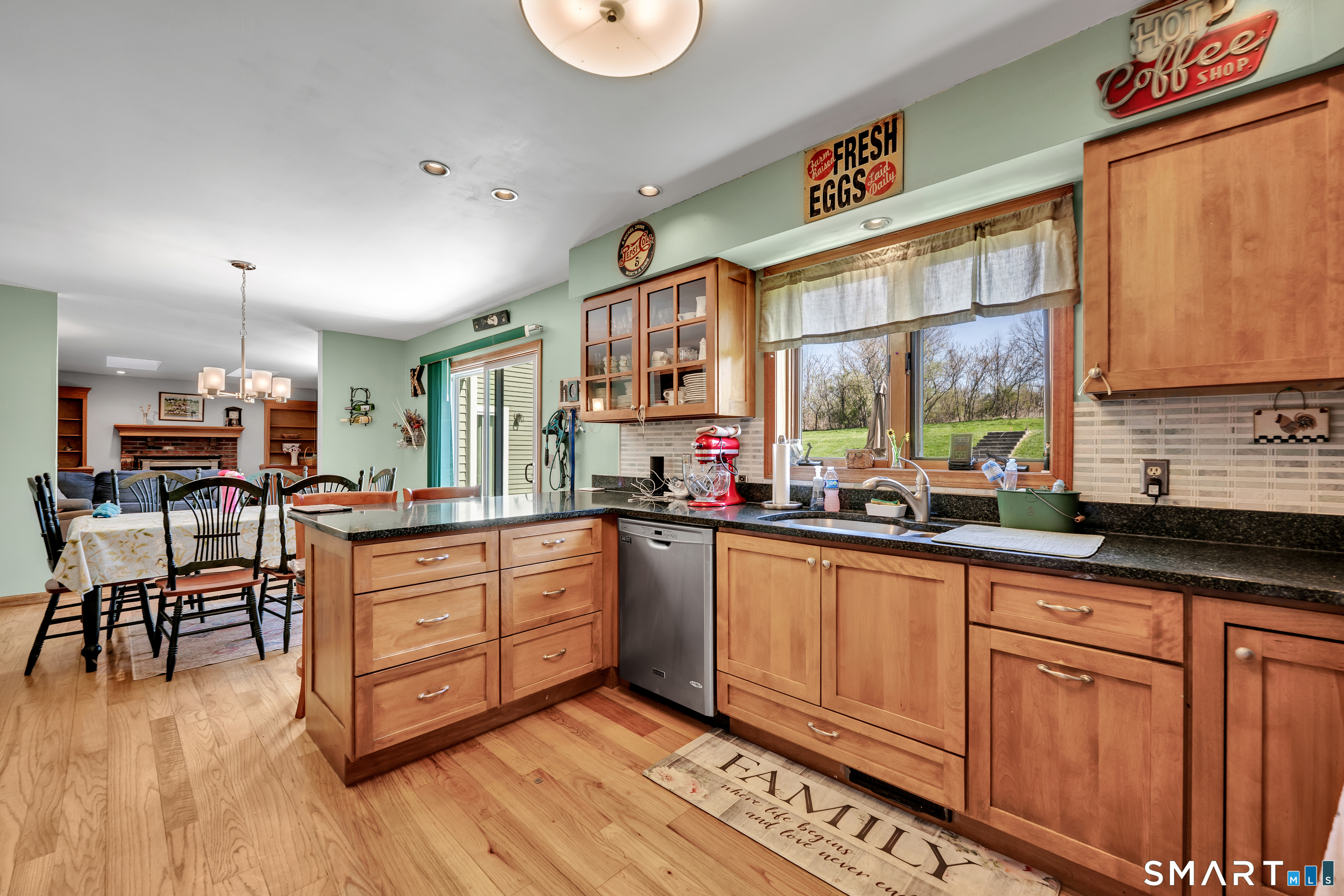 431 Winding Brook Farm Road Watertown, CT 06795 - Photo 6 of 34
