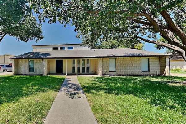 $2,195 | 3900 Buckhorn Place, Fort Worth, TX 76137
