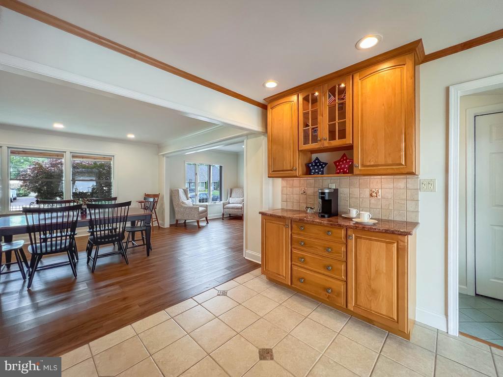 64 Long Loop Road Levittown, PA 19056 - Photo 8 of 40 Coffee/Tea Bar in Kitchen