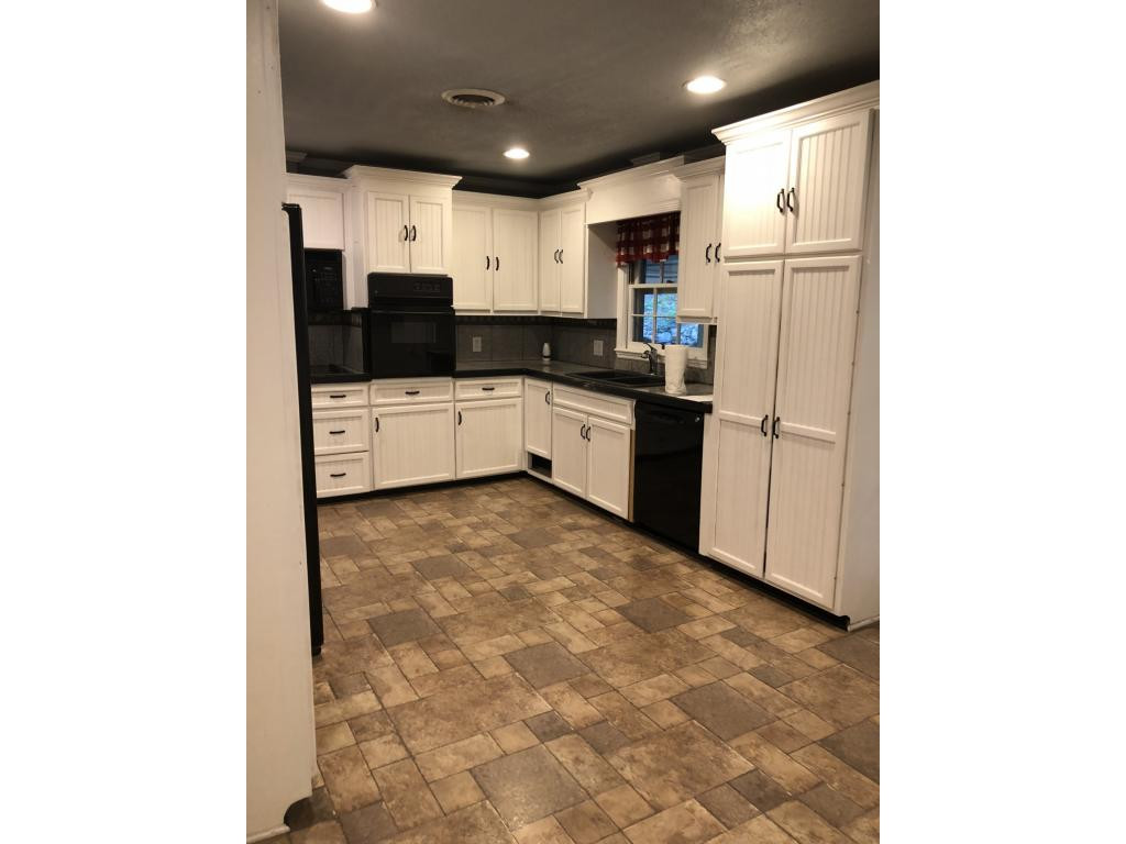 125 Wonder Valley Road Bristol, TN 37620 - Photo 3 of 12 Photo 3