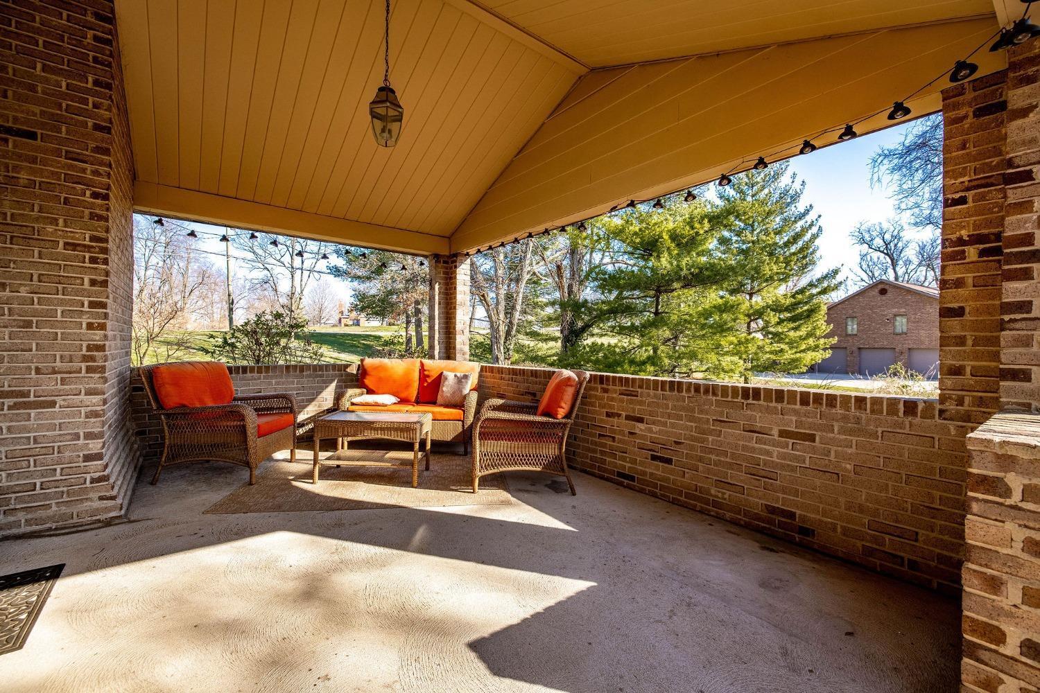 5661 Boomer Road Cincinnati, OH 45247 - Photo 5 of 44