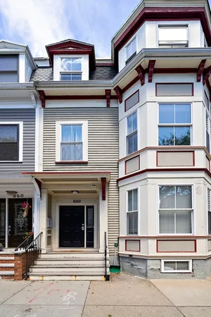 $5,250 | 662 East 7th Street, Unit 3, Boston, MA 02127