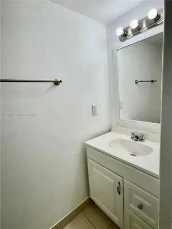 $2,100 | 1481 Northeast 150th Street, Unit 102, Miami, FL 33161