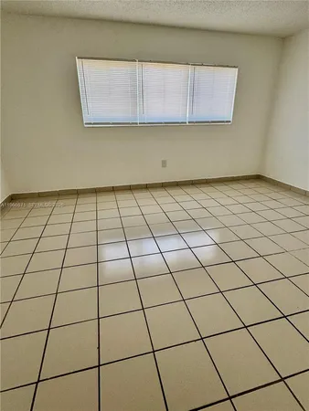 $2,100 | 1481 Northeast 150th Street, Unit 102, Miami, FL 33161