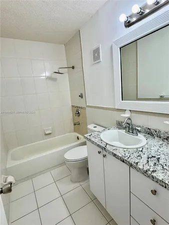 $2,100 | 1481 Northeast 150th Street, Unit 102, Miami, FL 33161