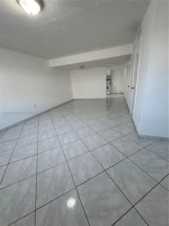 $2,100 | 1481 Northeast 150th Street, Unit 102, Miami, FL 33161