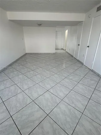 $2,100 | 1481 Northeast 150th Street, Unit 102, Miami, FL 33161